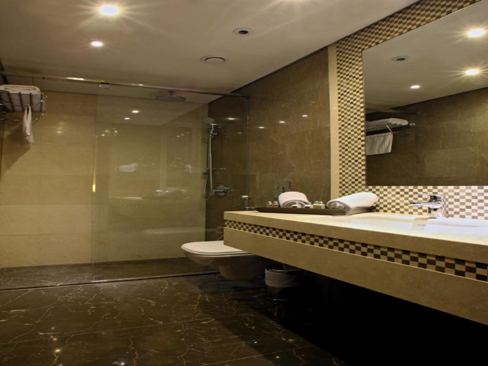 Room image 3